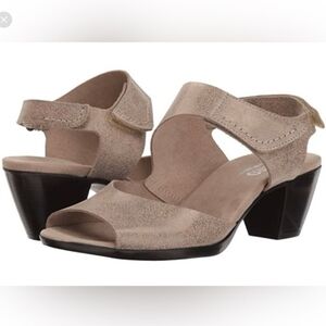 Munro Fabiano Metallic Heeled Sandals, Size 9.5